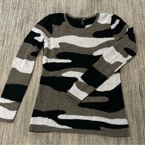 Aqua by Bloomingdale’s cashmere sweater